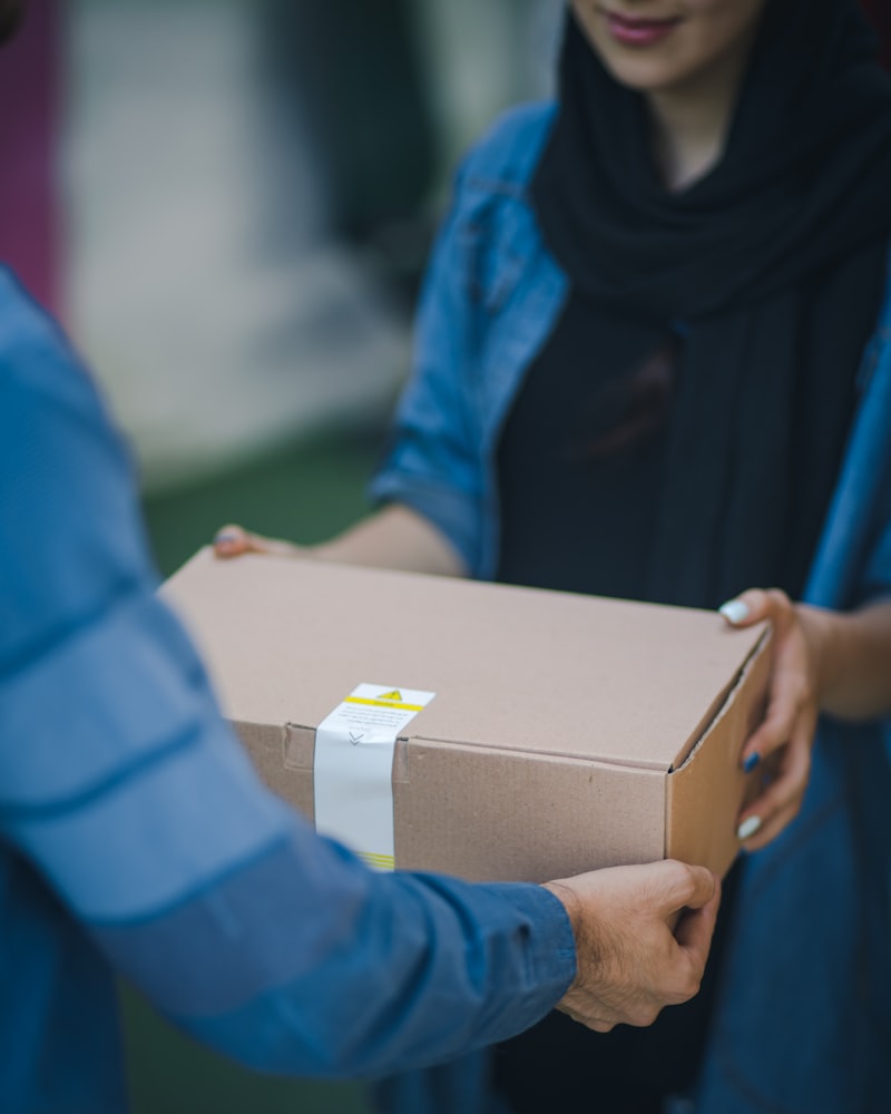 Explore the strategic evolution of e-commerce in the Caribbean. Learn how to master UX, logistics, and payment gateways to thrive in the regional digital economy.